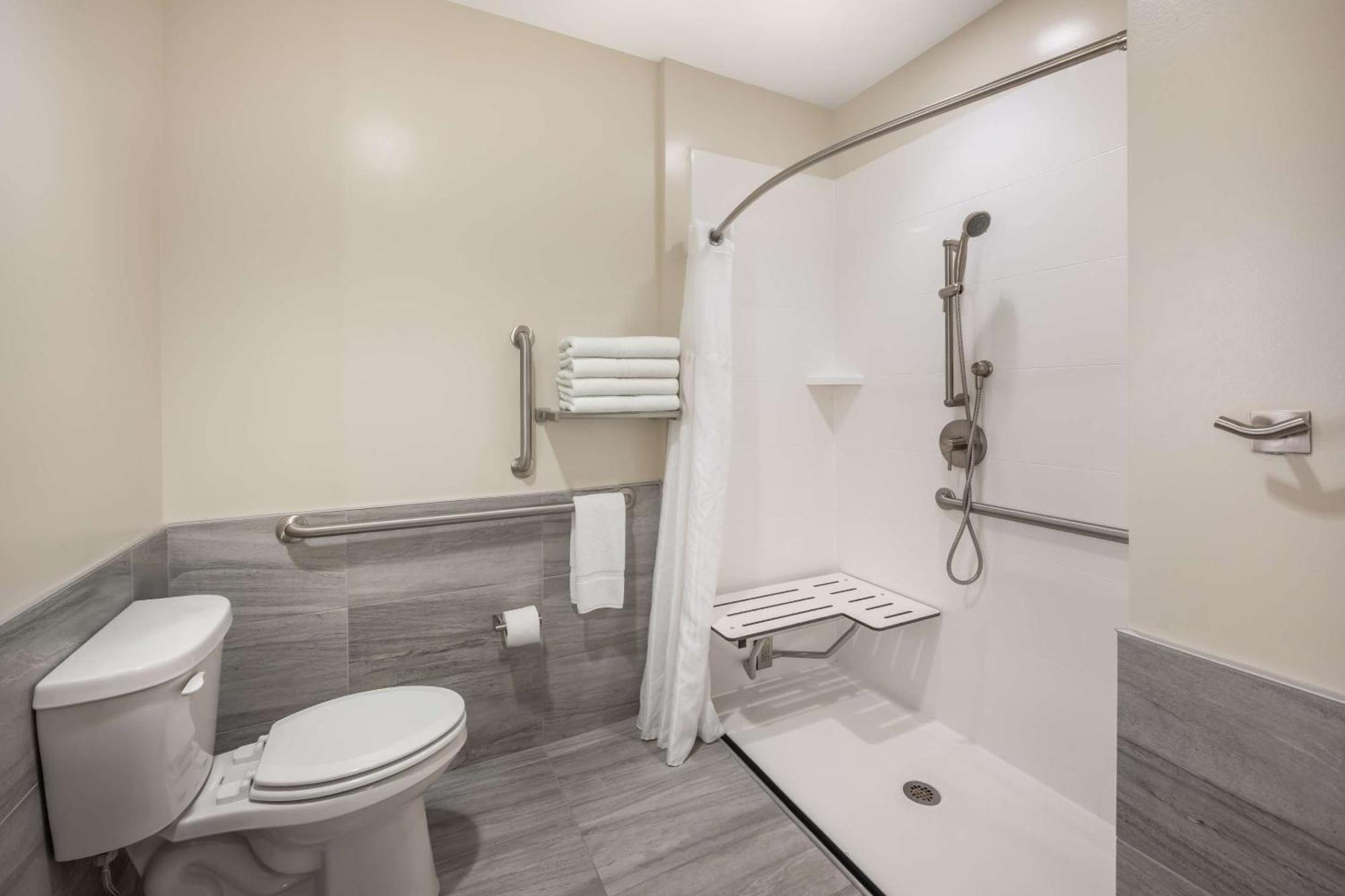 Radisson Hotel Pendleton Airport Экстерьер фото