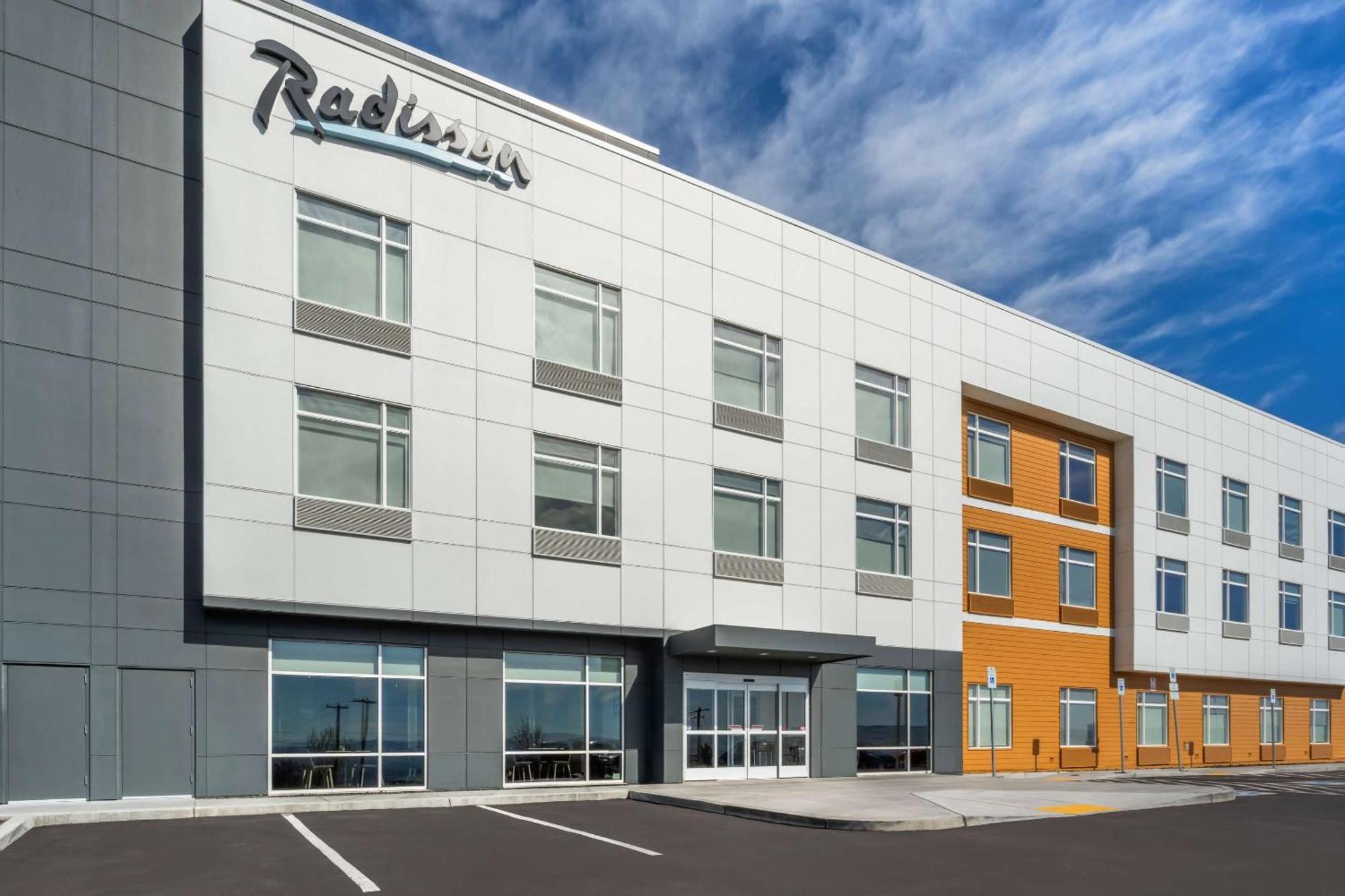 Radisson Hotel Pendleton Airport Экстерьер фото
